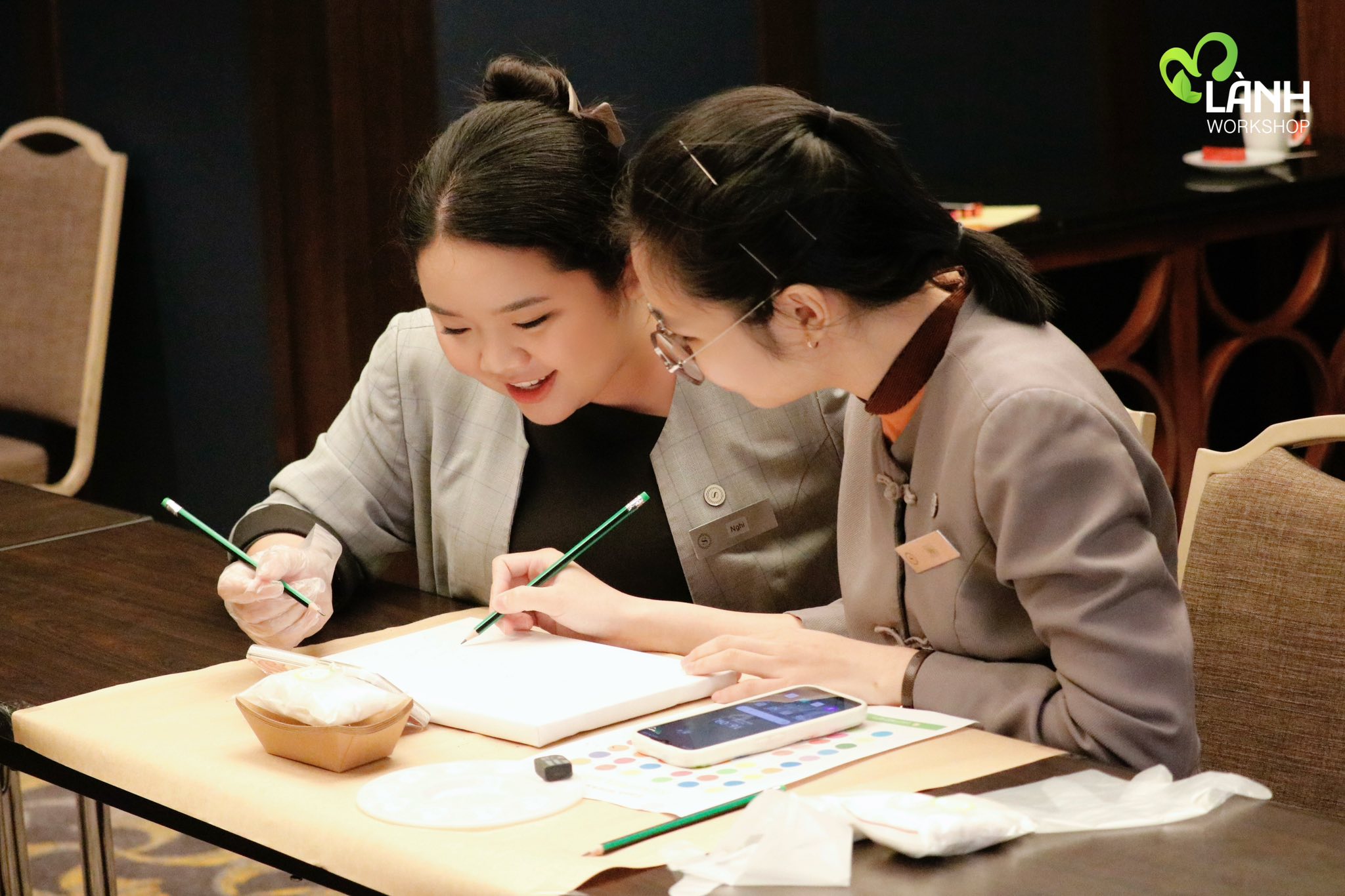 Workshop Tranh Bột Giấy “Bản Đồ Thế Giới” Cùng Sheraton teambuilding cho doanh nghiệp