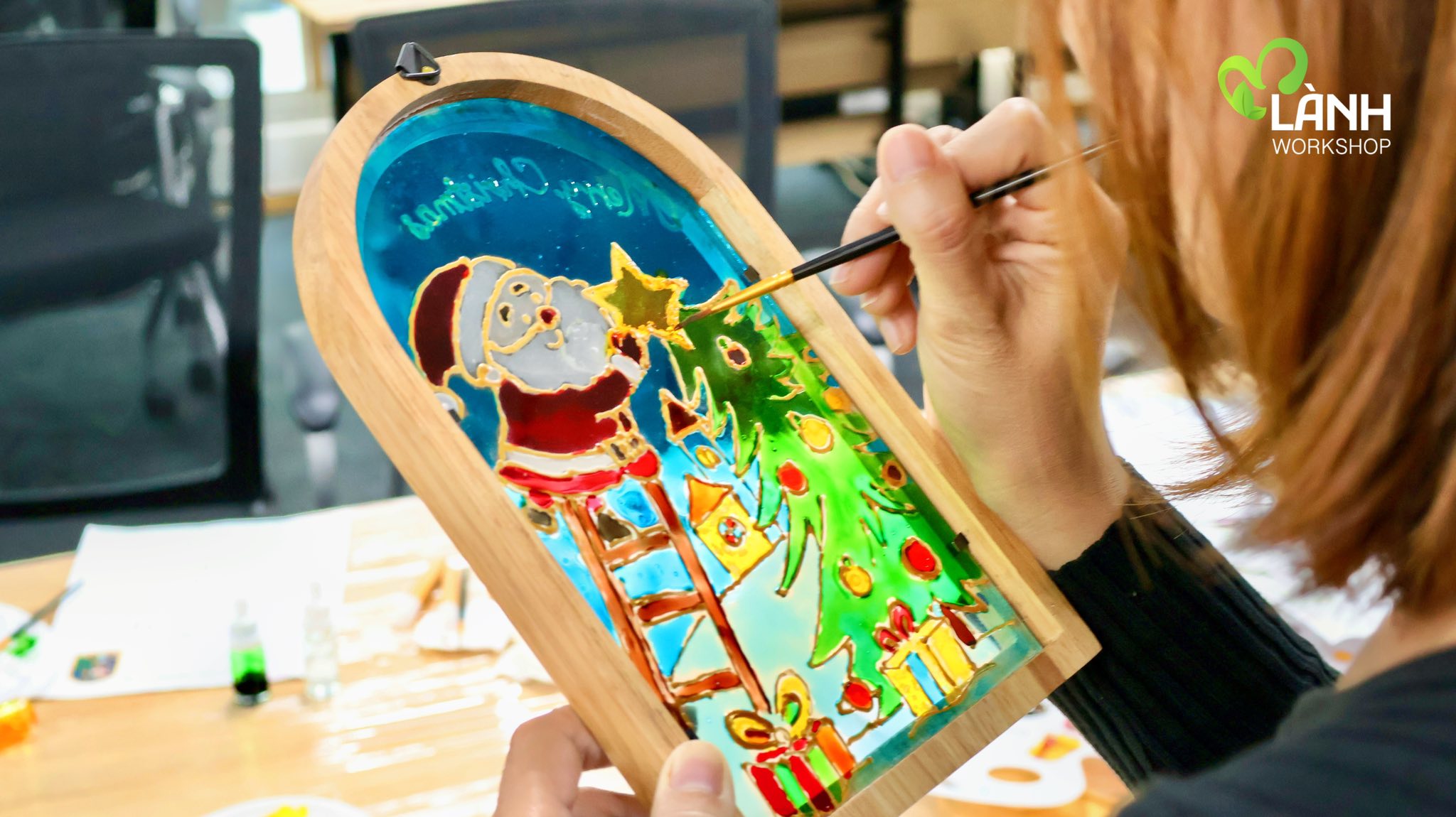workshop vẽ tranh kính thủy tinh